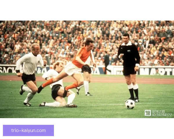 克鲁伊夫职业生涯解析：影响力与战术创新的全面回顾